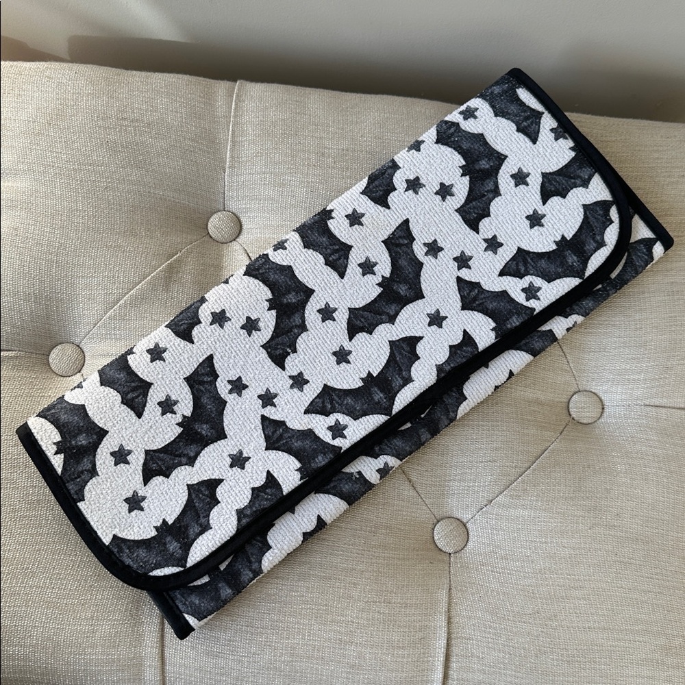 NWOT Colordrift Bat Print Kitchen Drying Mat and Potholder Set - Picture 6 of 10